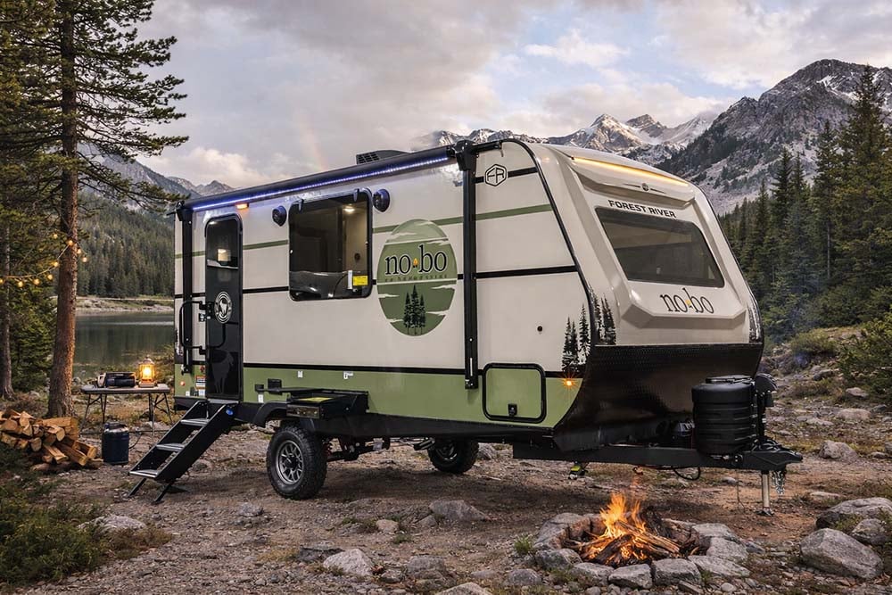 Off-grid travel trailer