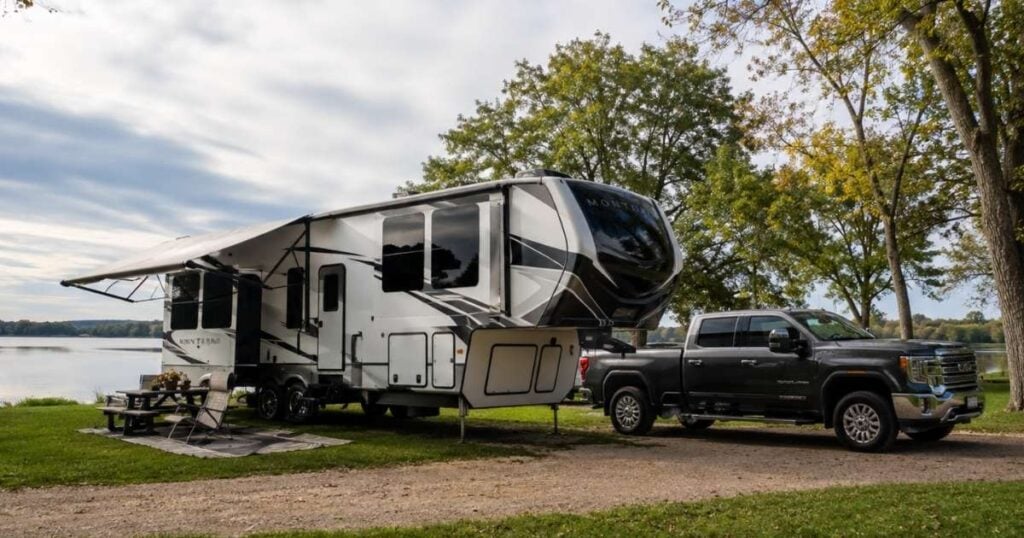 Pros and Cons of Front Living Room vs. Rear Kitchen Fifth Wheel Floorplans